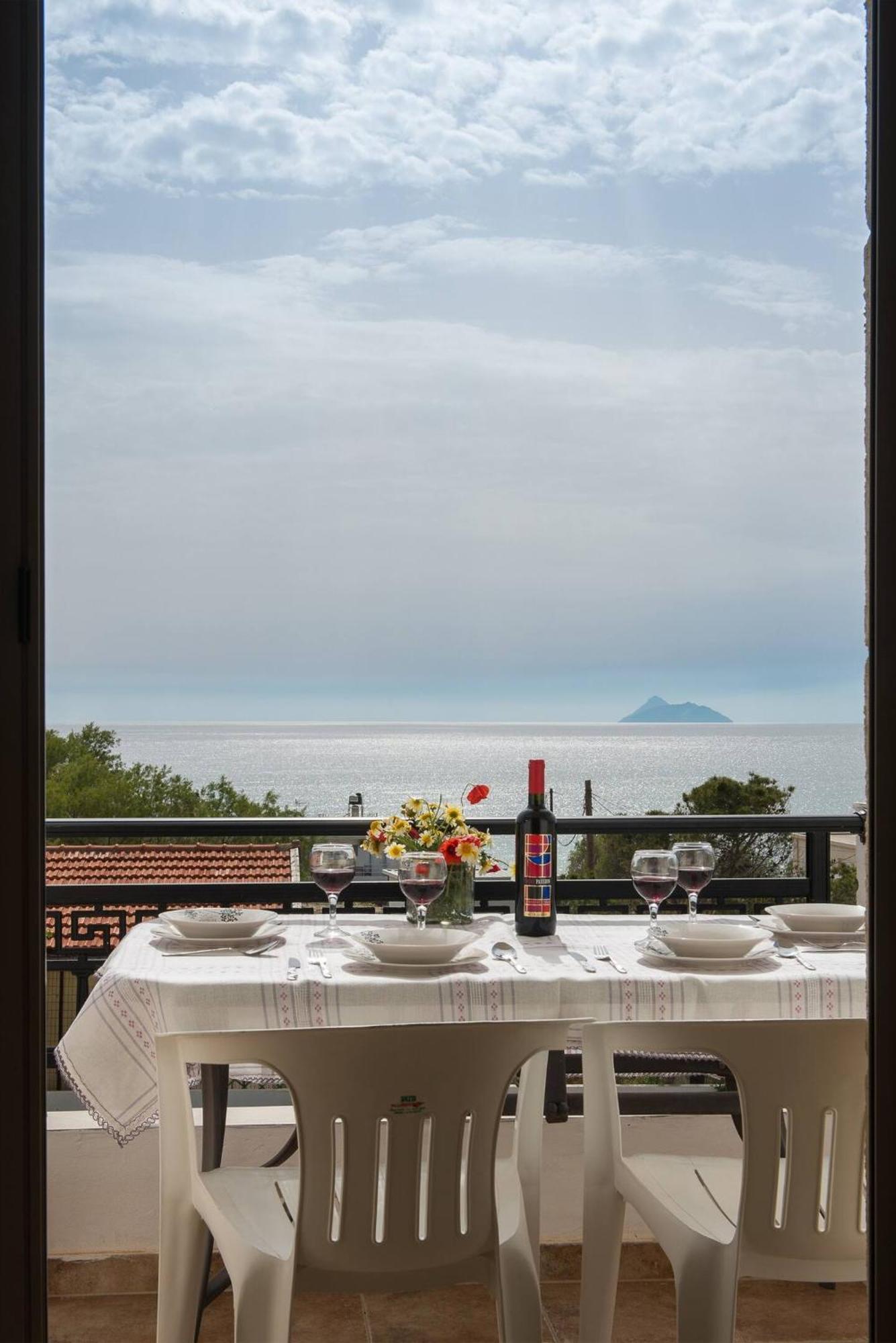 Sofia Apartment, With Sea & Mountain View คาลามากิ ภายนอก รูปภาพ