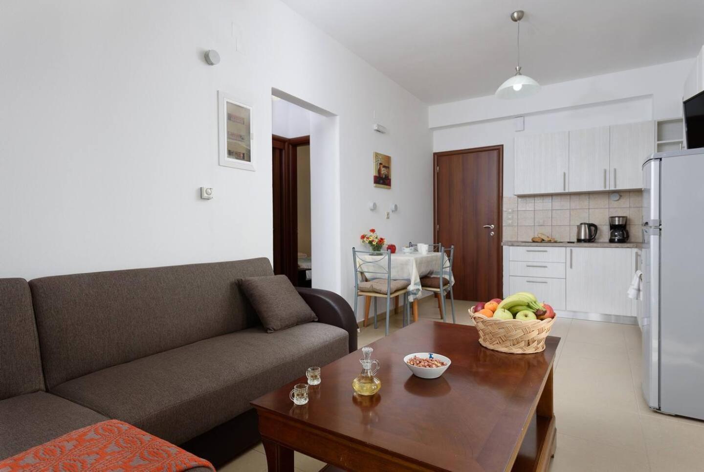 Sofia Apartment, With Sea & Mountain View คาลามากิ ภายนอก รูปภาพ