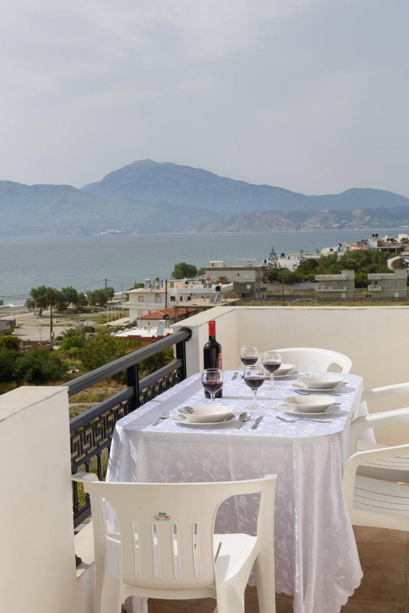 Sofia Apartment, With Sea & Mountain View คาลามากิ ภายนอก รูปภาพ