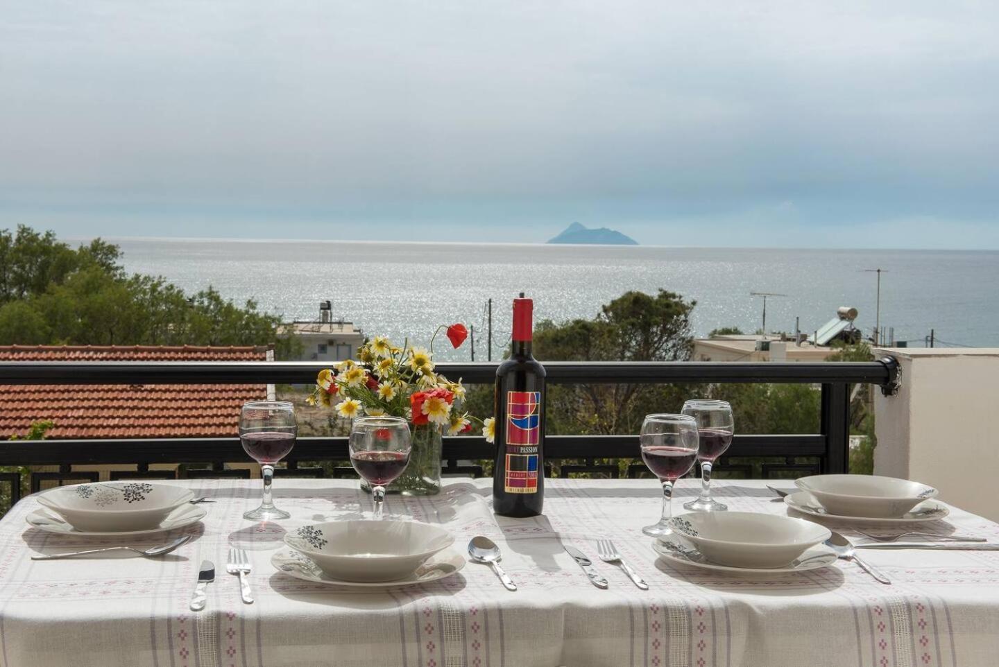 Sofia Apartment, With Sea & Mountain View คาลามากิ ภายนอก รูปภาพ
